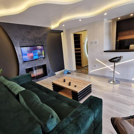 Brend New Luxurious Apartment In Downtown With Free Parking Novi Sad Bagian luar foto