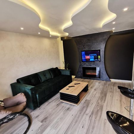 Brend New Luxurious Apartment In Downtown With Free Parking Novi Sad Bagian luar foto