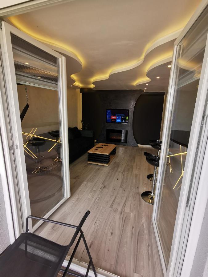 Brend New Luxurious Apartment In Downtown With Free Parking Novi Sad Bagian luar foto