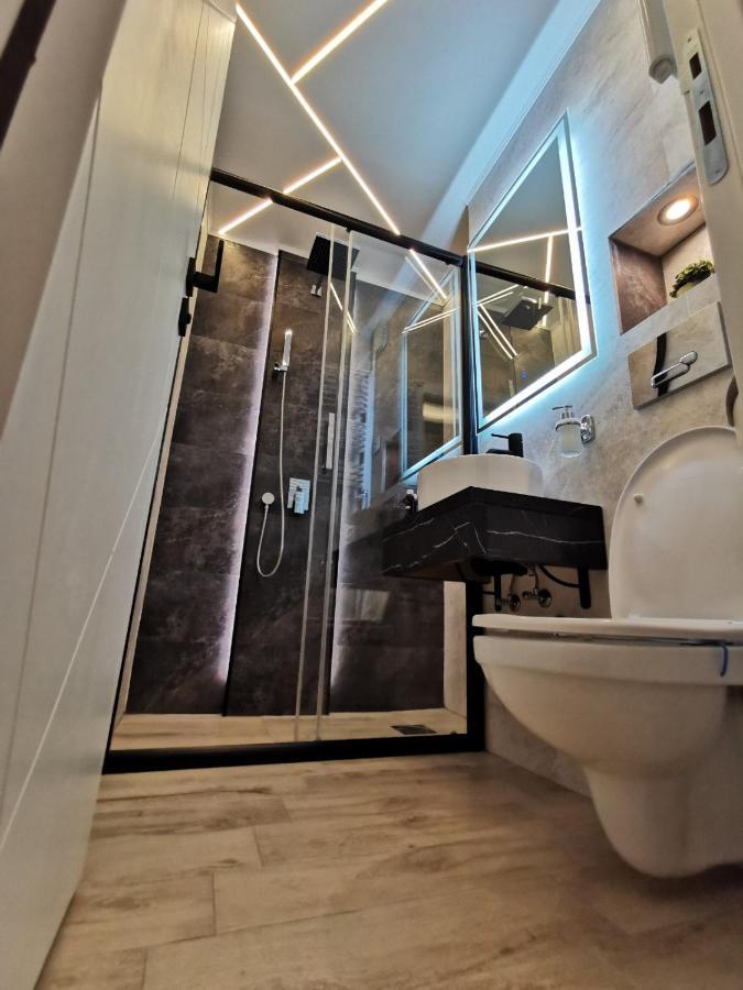Brend New Luxurious Apartment In Downtown With Free Parking Novi Sad Bagian luar foto