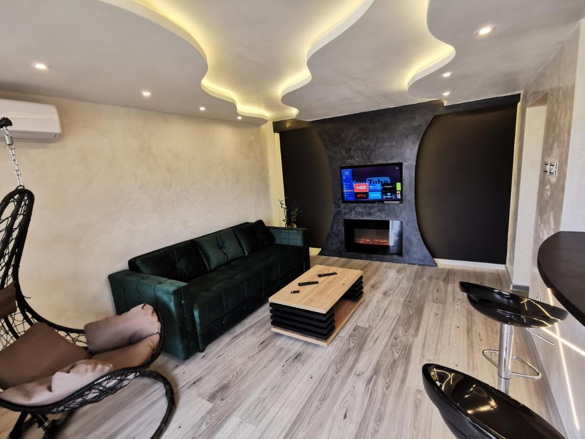 Brend New Luxurious Apartment In Downtown With Free Parking Novi Sad Bagian luar foto